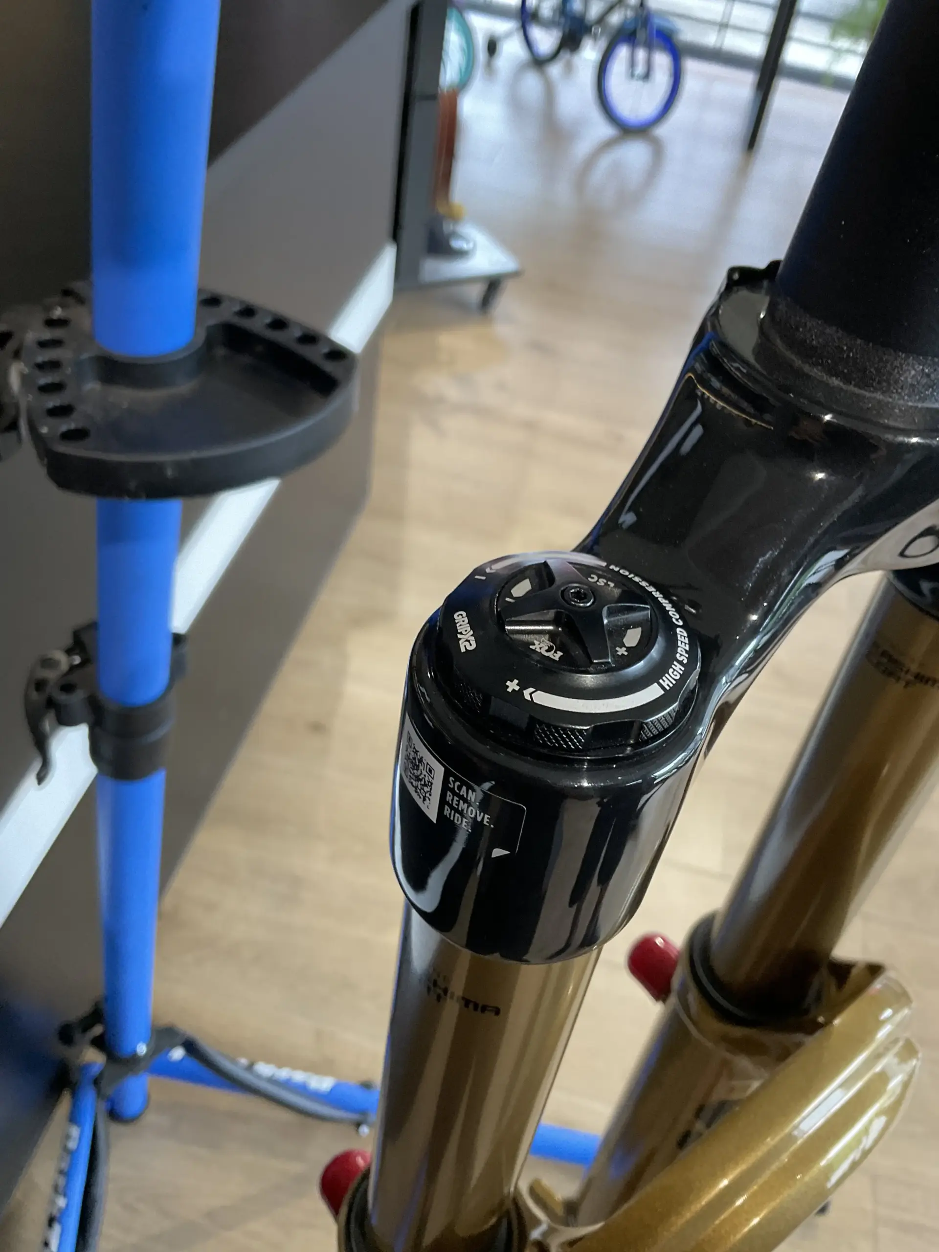 FOX 38 FACTORY GRIPX2 29